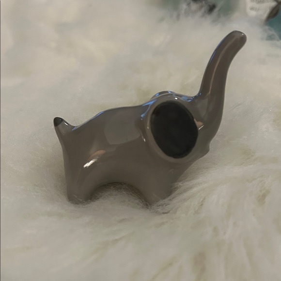 Assorted Decorative Porcelain Knobs Set - Picture 2 of 7